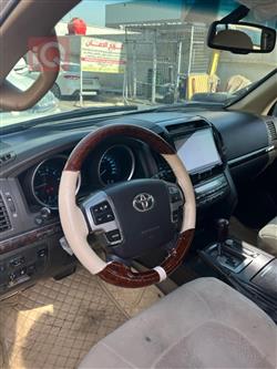 تۆیۆتا لاند کروزەر